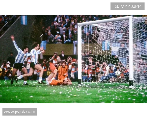 足球历史上因脏球风格而备受争议的球星盘点与分析