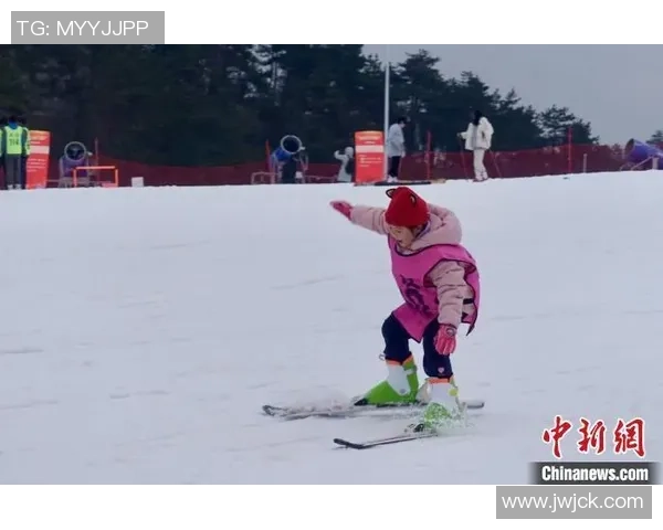 足球巨星挑战滑雪极限展现非凡运动天赋惊艳全场